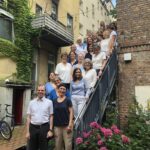 Chorfoto auf einer Freitreppe an einem Haus